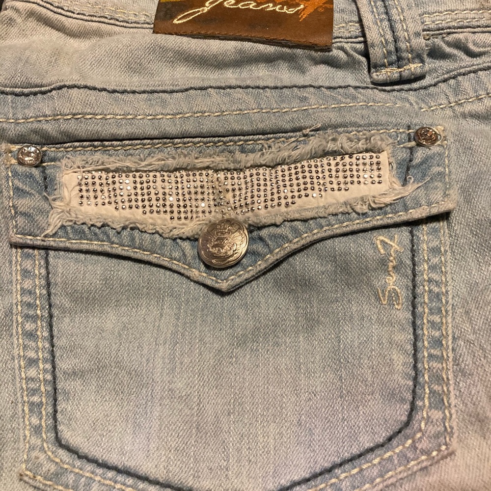 Cute denim distressed, embellished Seven7 capris - Picture 8 of 8